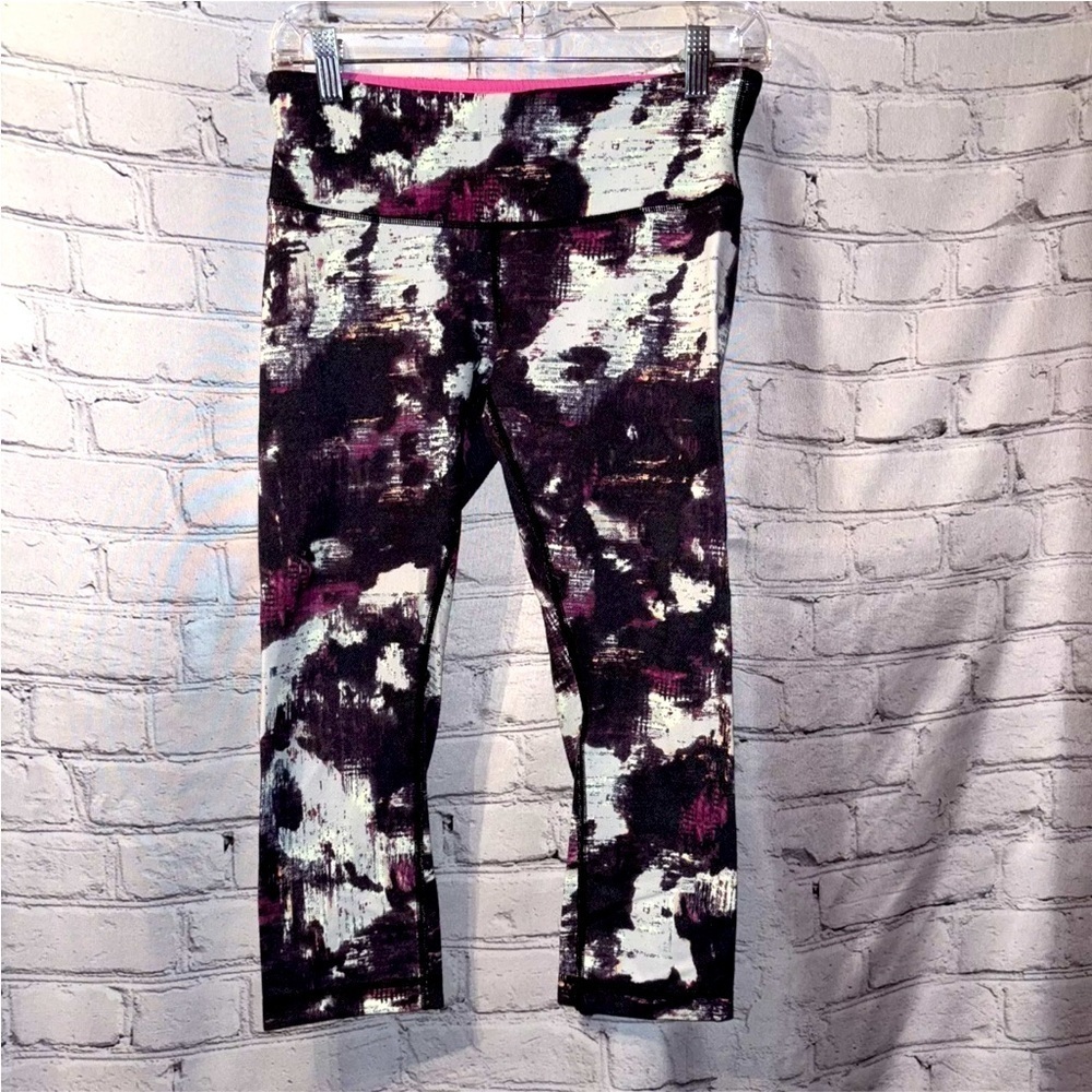 Lululemon Wunder Under Crop Kara Blossom 21.5” Inseam Women’s Size 8 Leggings